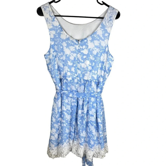 Disney Alice “Through the Looking Glass” White Floral Lace Dress Size Large - Picture 5 of 10